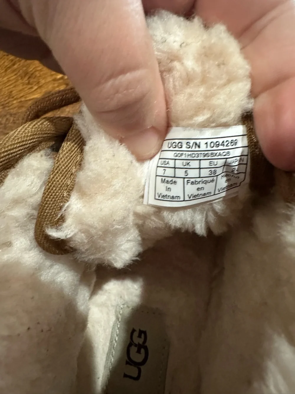 UGG Neumel Women’s lace up boots - Picture 8 of 12